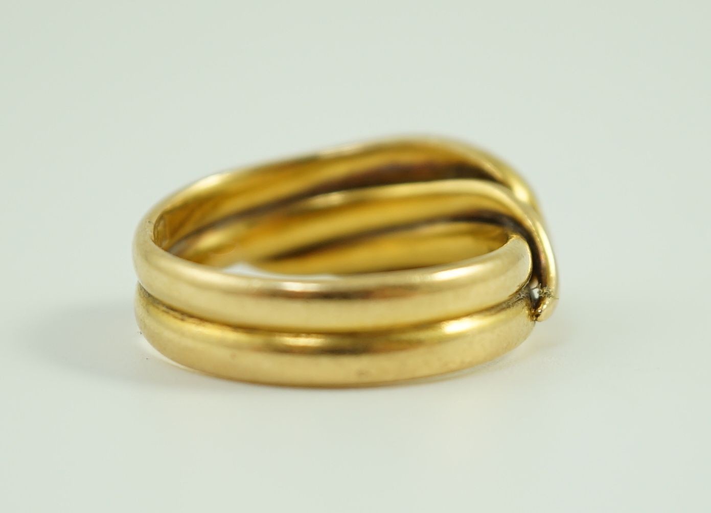 An Edwardian 18ct gold entwined twin serpent ring